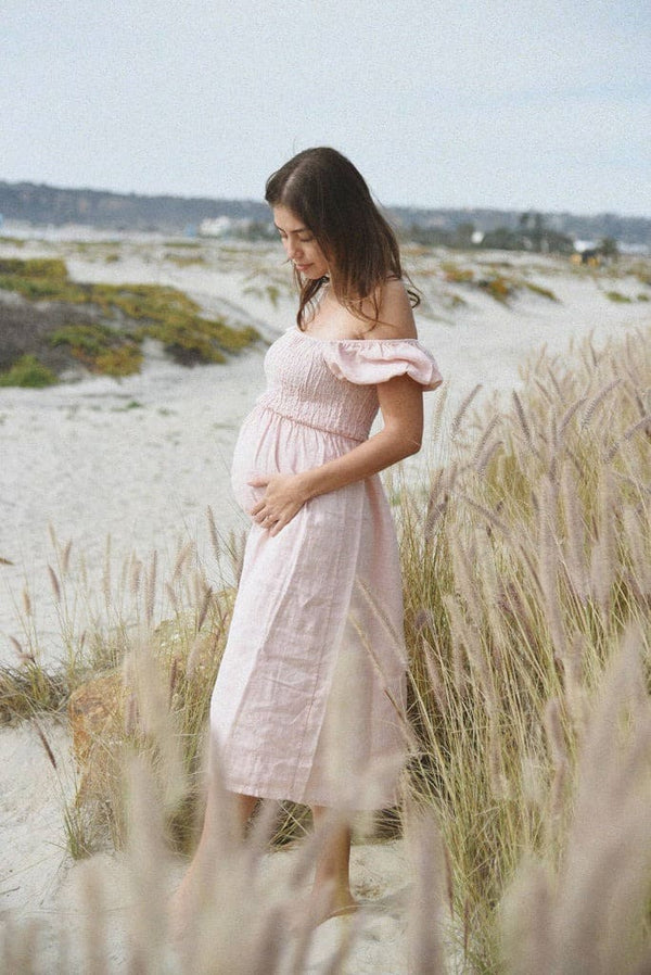 How to choose a dress for a maternity shoot?